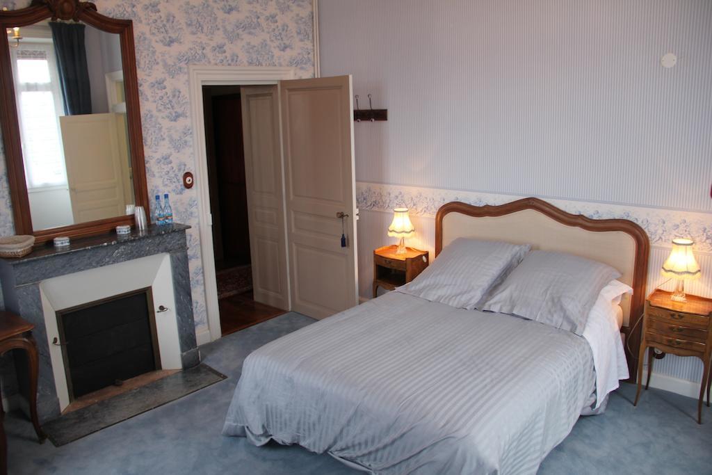 Chateau Lezat - Chambres D'Hotes La Souterraine Rum bild