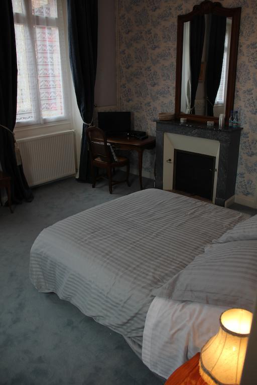 Chateau Lezat - Chambres D'Hotes La Souterraine Rum bild